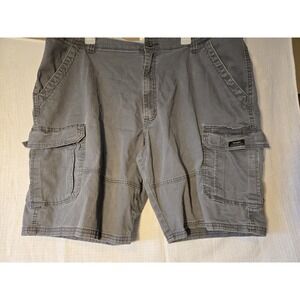 Wrangler Shorts Mens 42 Gray Cargo Relaxed Fit Shorts‎ work chores